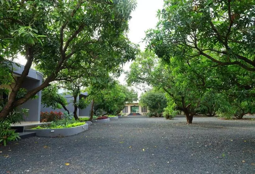 ホテル Iravati Resort