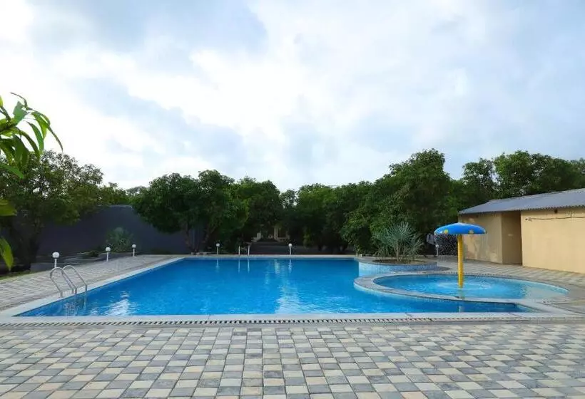 ホテル Iravati Resort