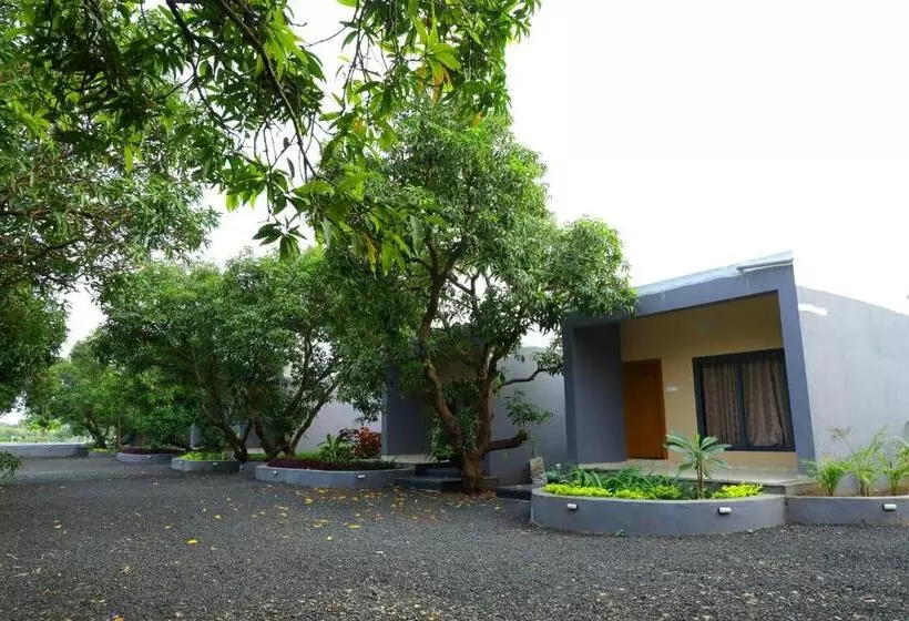 ホテル Iravati Resort