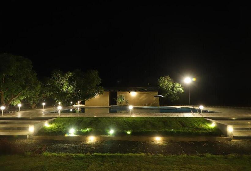 Отель Iravati Resort