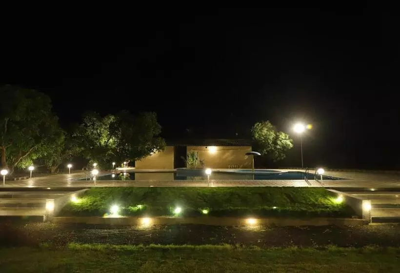 ホテル Iravati Resort