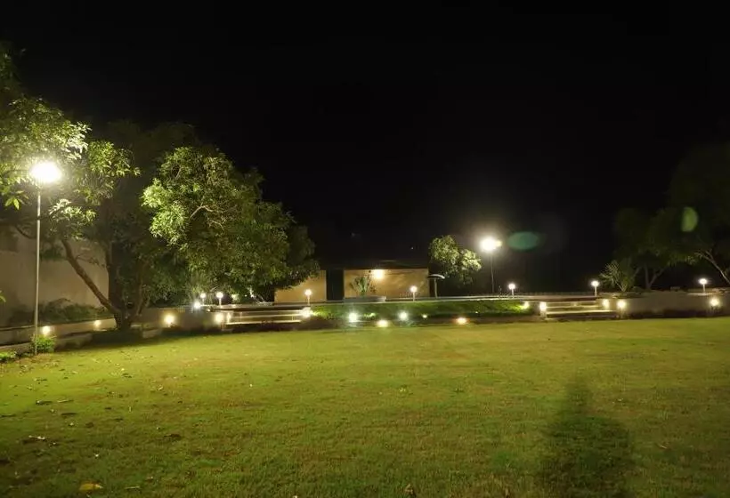 ホテル Iravati Resort