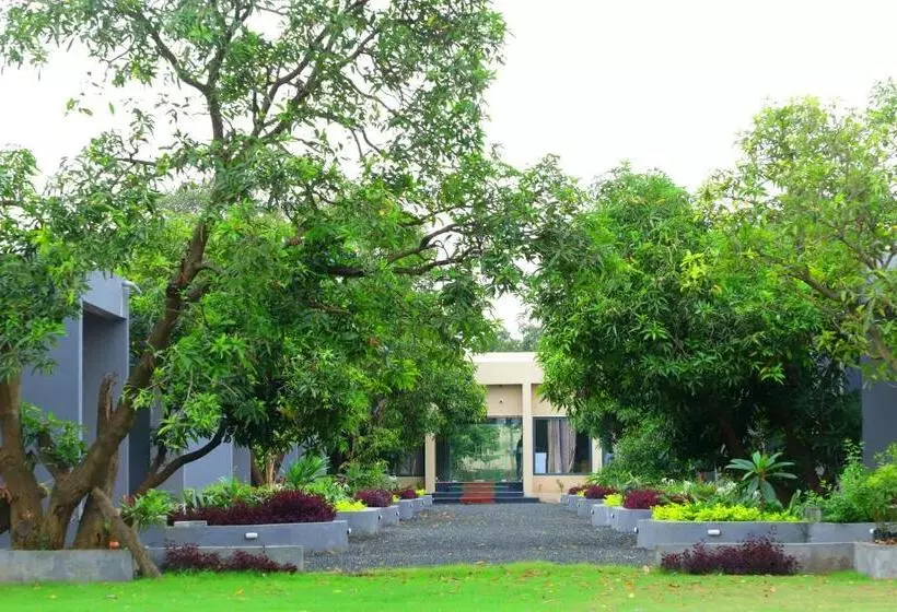 ホテル Iravati Resort