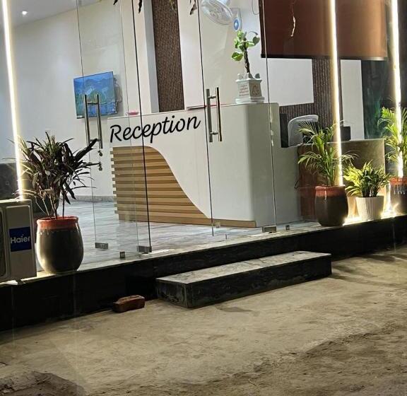 호텔 Ivory Inn New Delhi At Igi Airport