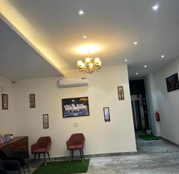 호텔 Ivory Inn New Delhi At Igi Airport