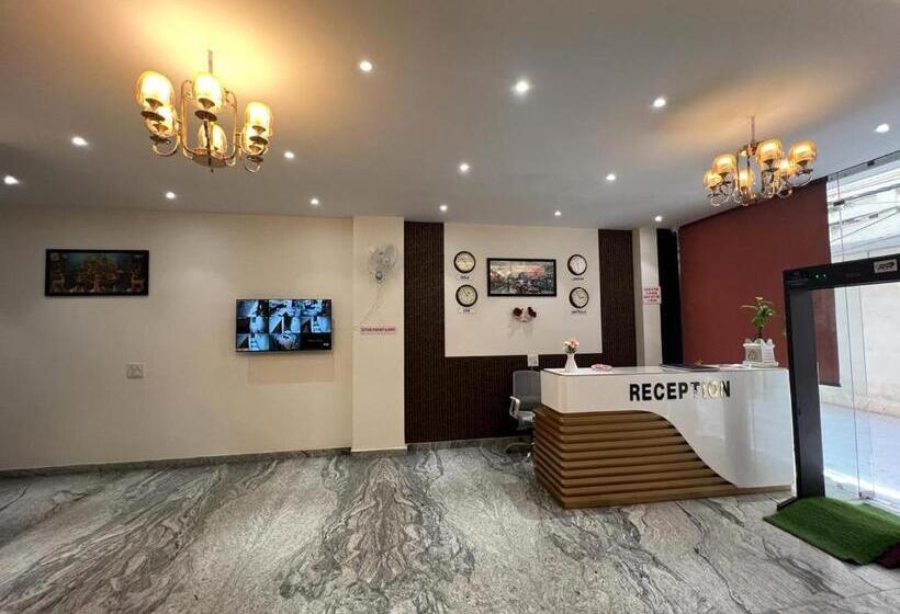 호텔 Ivory Inn New Delhi At Igi Airport