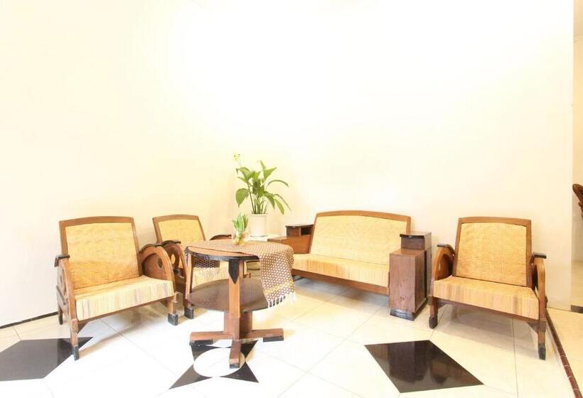 فندق Oyo 93789 Mbah Carik Homestay