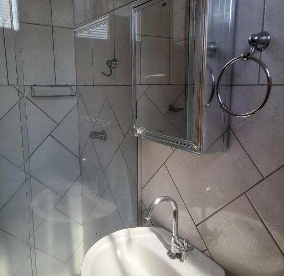 Pension (Hôtel basse catégorie) Quarto Para Temporada