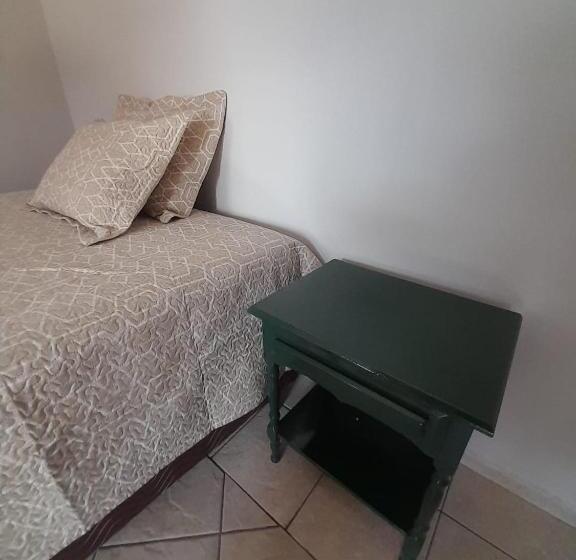 Pension (Hôtel basse catégorie) Quarto Para Temporada