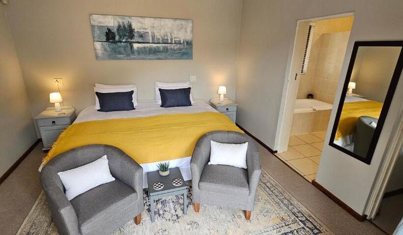 Пансион The River Pirate