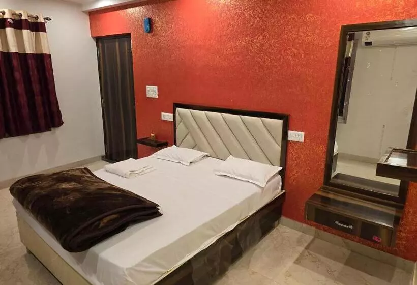Sarojini Garden Hotel & Restaurant