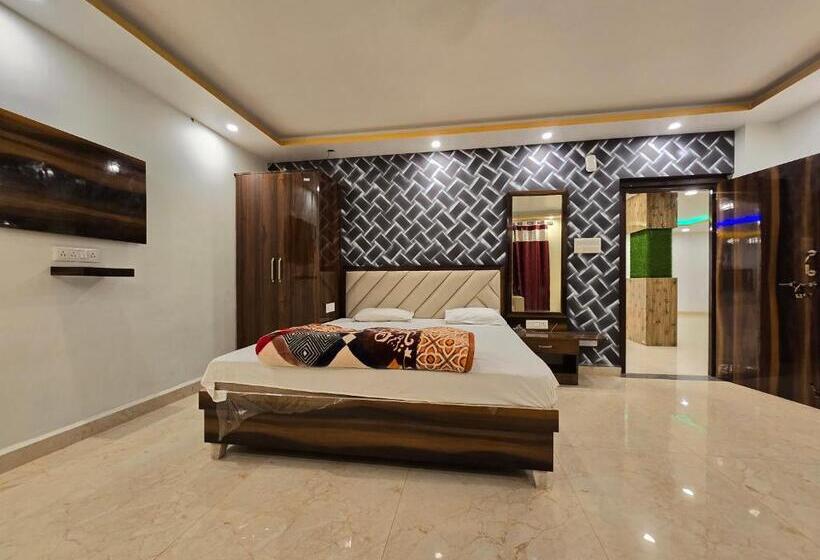 Sarojini Garden Hotel & Restaurant