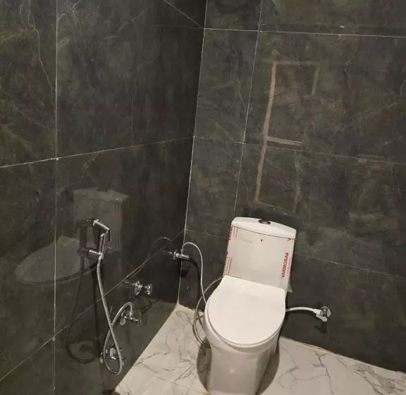 Sarojini Garden Hotel & Restaurant