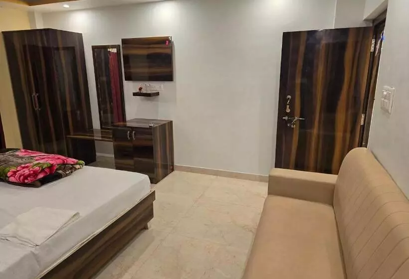 Sarojini Garden Hotel & Restaurant