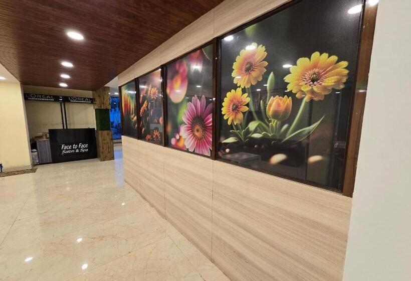 Sarojini Garden Hotel & Restaurant