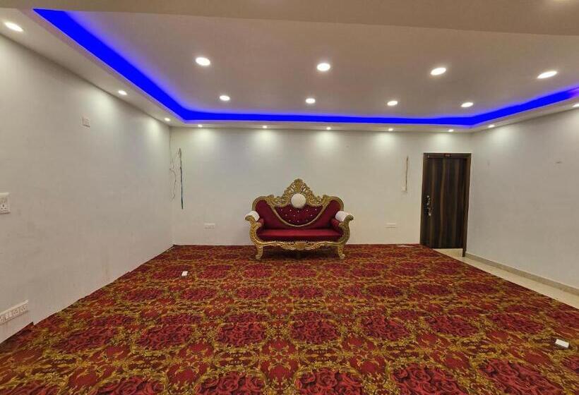 Sarojini Garden Hotel & Restaurant