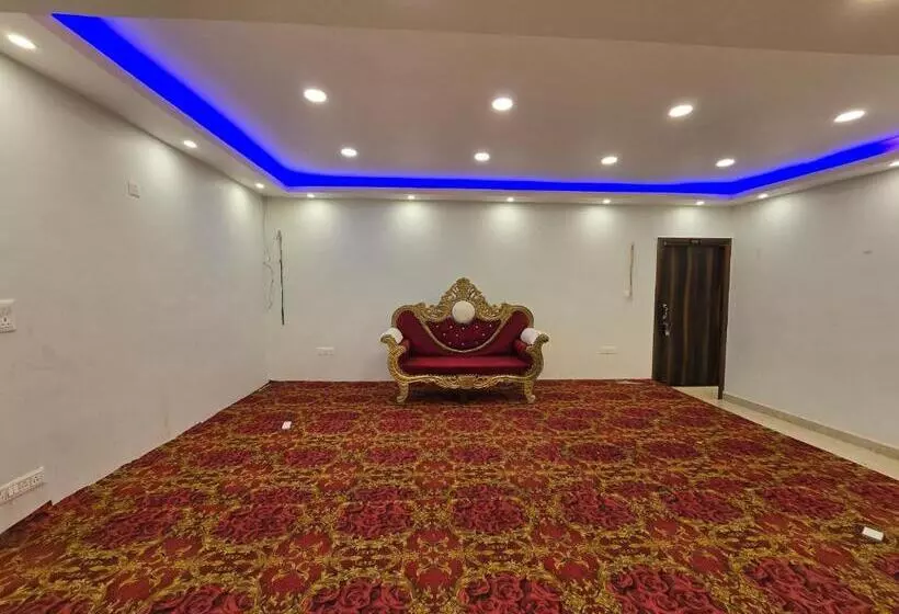 Sarojini Garden Hotel & Restaurant