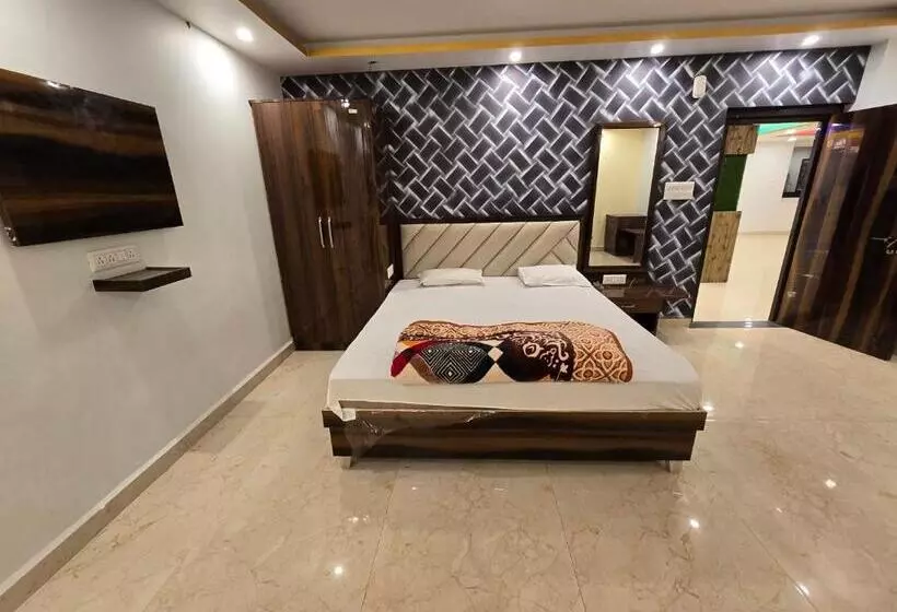 Sarojini Garden Hotel & Restaurant