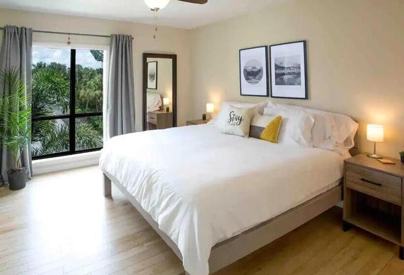 Stroll To Siesta Beach From Serene Condo +