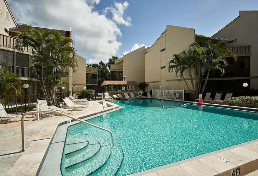 Stroll To Siesta Beach From Serene Condo +