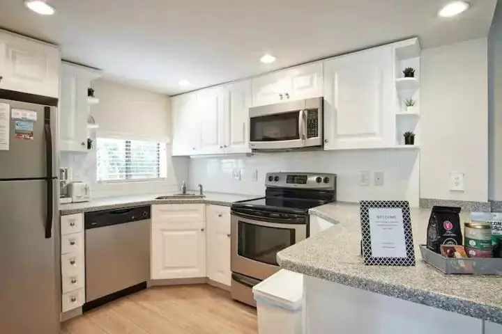 Stroll To Siesta Beach From Serene Condo +