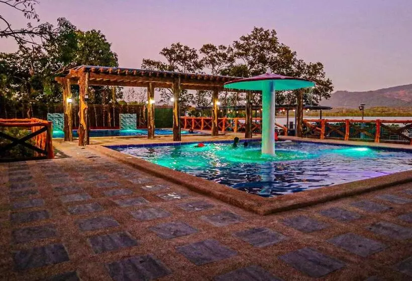 Hotelli Dawal Lakeview Resort