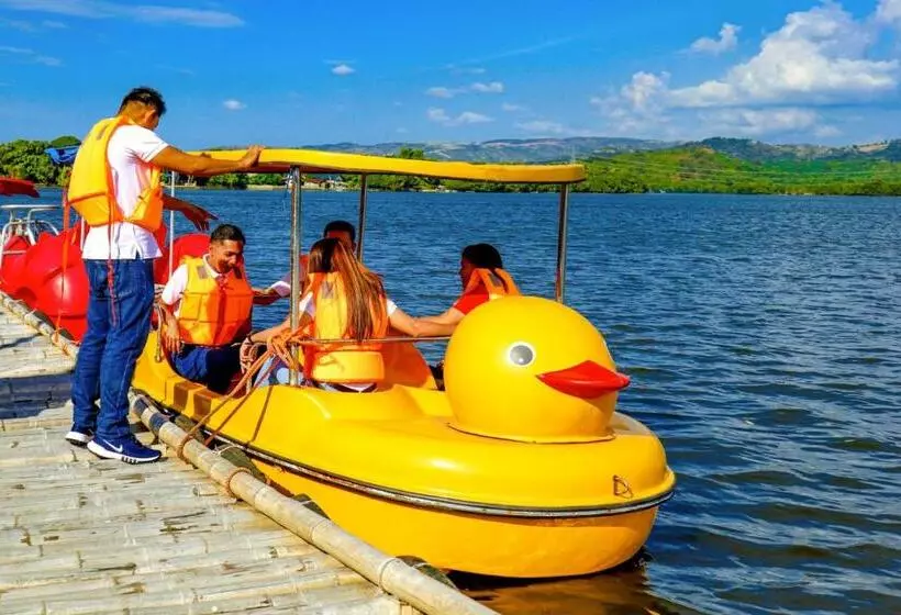 Hotelli Dawal Lakeview Resort