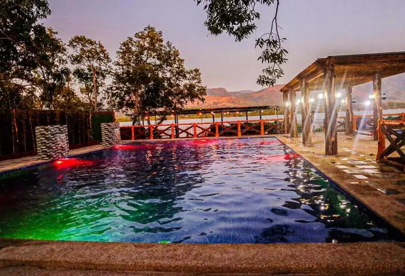 Hotelli Dawal Lakeview Resort