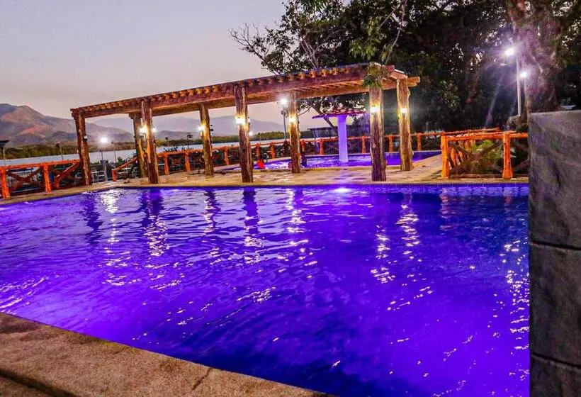 Hotelli Dawal Lakeview Resort