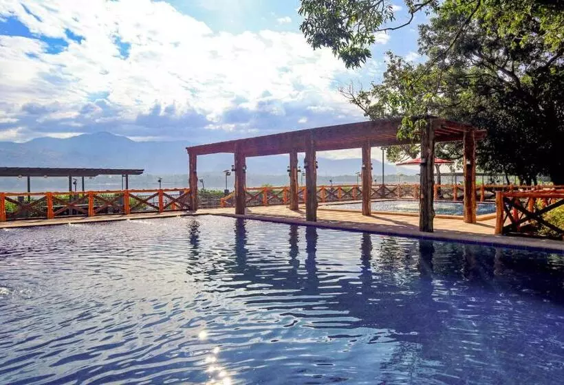 Hotelli Dawal Lakeview Resort