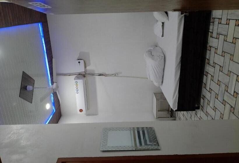 Choice Hotel And Restaurant Cafe