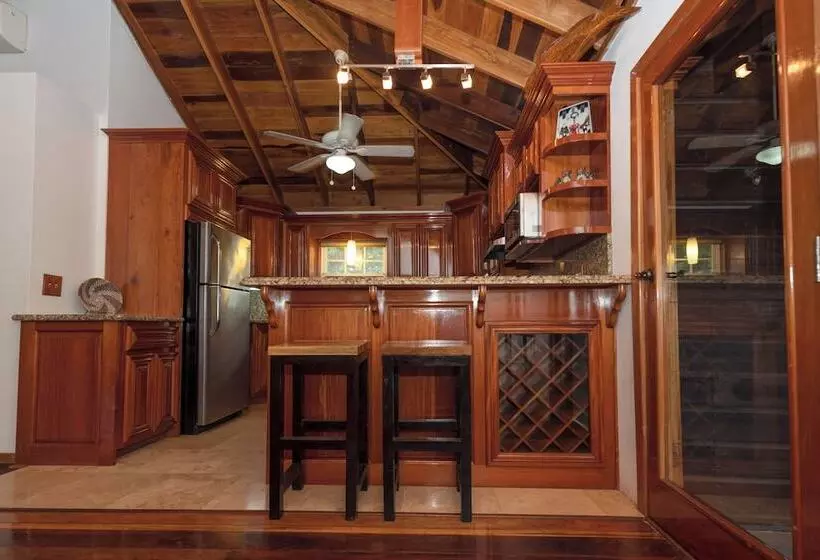 پانسیون Pur Private Suites