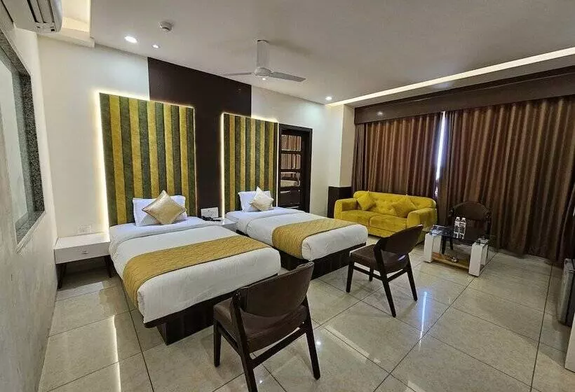 هتل Grand Darshan Vadodara