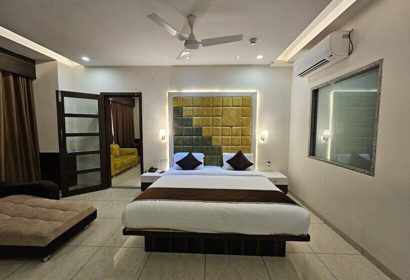 هتل Grand Darshan Vadodara