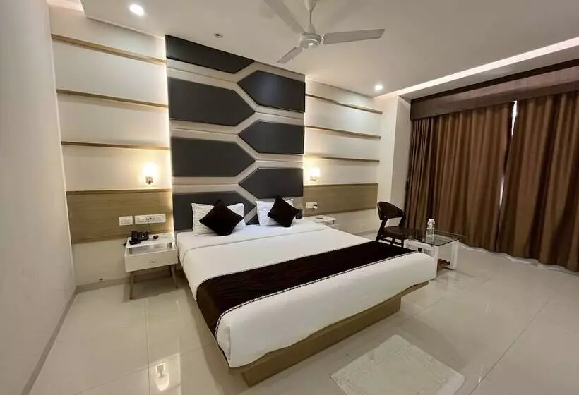 هتل Grand Darshan Vadodara