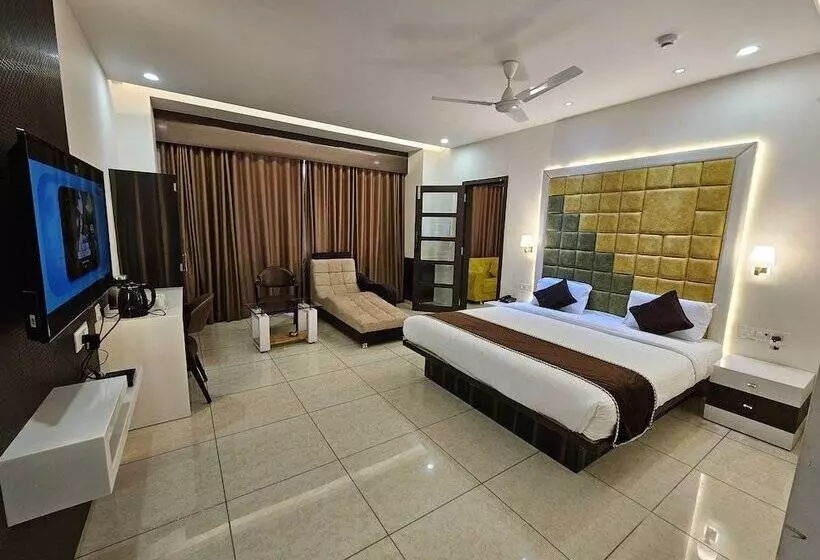 هتل Grand Darshan Vadodara