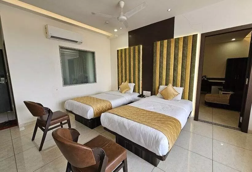 هتل Grand Darshan Vadodara