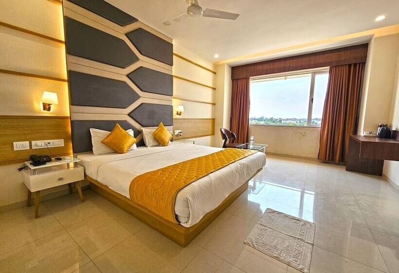 هتل Grand Darshan Vadodara