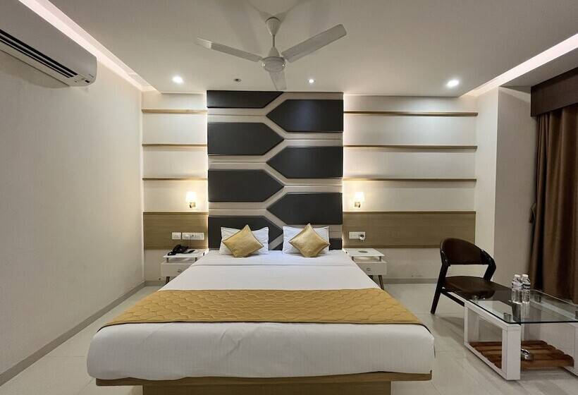 هتل Grand Darshan Vadodara