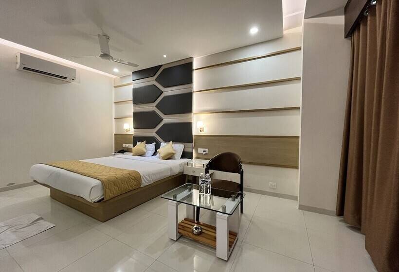 هتل Grand Darshan Vadodara