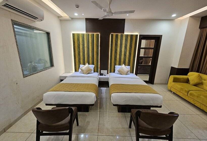 هتل Grand Darshan Vadodara