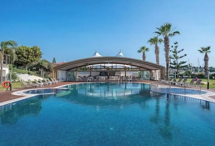 Hotelli Sisus Marina