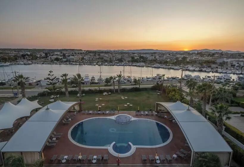 Hotelli Sisus Marina