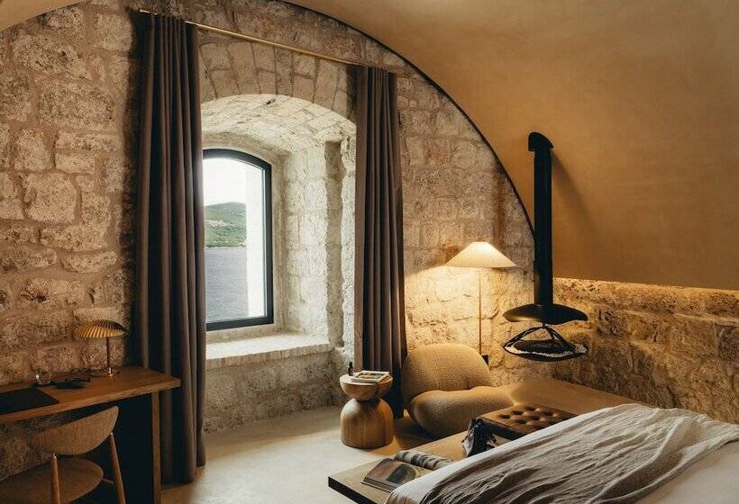 هتل Mamula Island