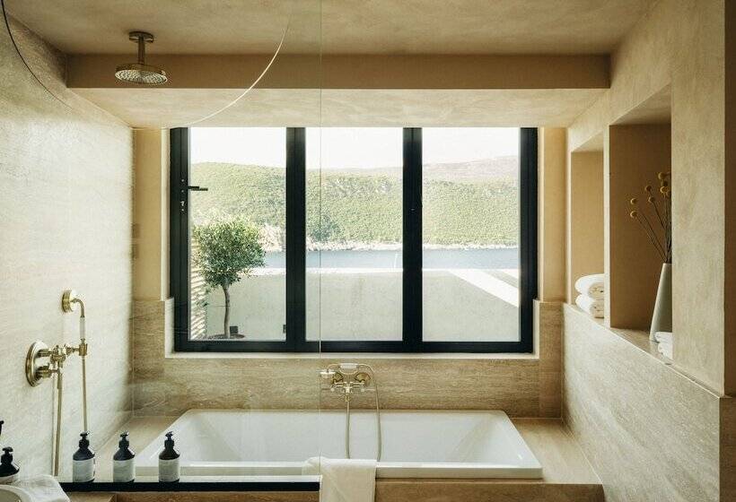 هتل Mamula Island