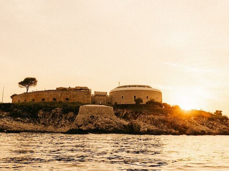 هتل Mamula Island