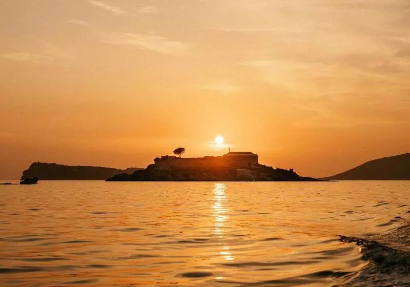 هتل Mamula Island