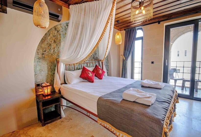 هتل Alika Castle House