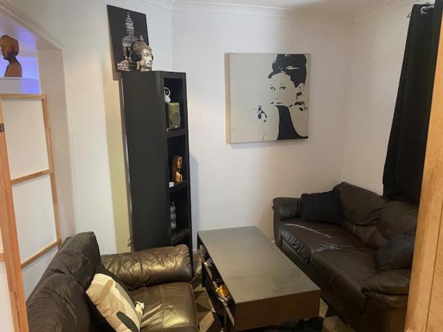 민박 Relax In This Cozy Room In Dagenham