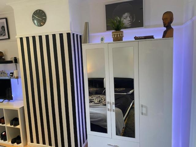 민박 Relax In This Cozy Room In Dagenham